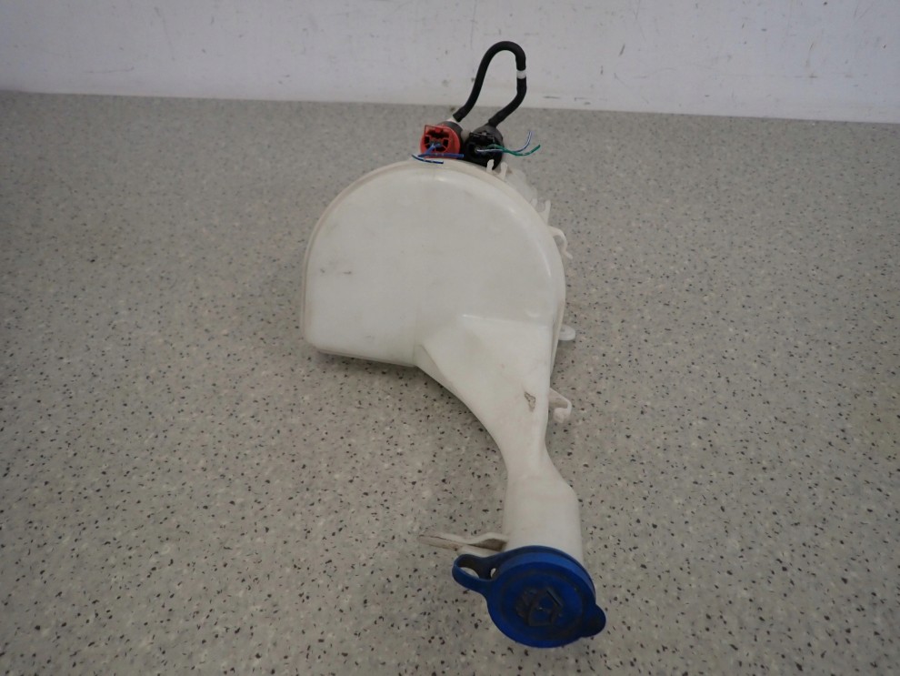 TOYOTA YARIS I FR 99-05 ZBIORNICZEK SPRYSKIWACZY POMPKA 3/7