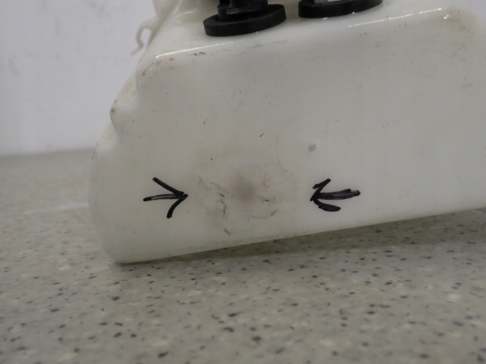 TOYOTA YARIS I FR 99-05 ZBIORNICZEK SPRYSKIWACZY POMPKA 7/7