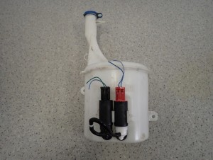 TOYOTA YARIS I FR 99-05 ZBIORNICZEK SPRYSKIWACZY POMPKA