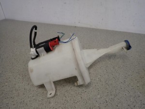 TOYOTA YARIS I FR 99-05 ZBIORNICZEK SPRYSKIWACZY POMPKA 2/7 MINIATURA