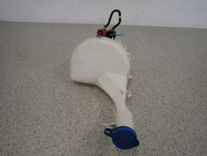 TOYOTA YARIS I FR 99-05 ZBIORNICZEK SPRYSKIWACZY POMPKA 3/7 MINIATURA