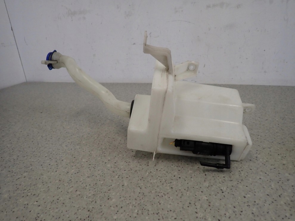 SUZUKI SWIFT MK7 10- ZBIORNICZEK PŁYNU DO SPRYSKIWACZY 2/8