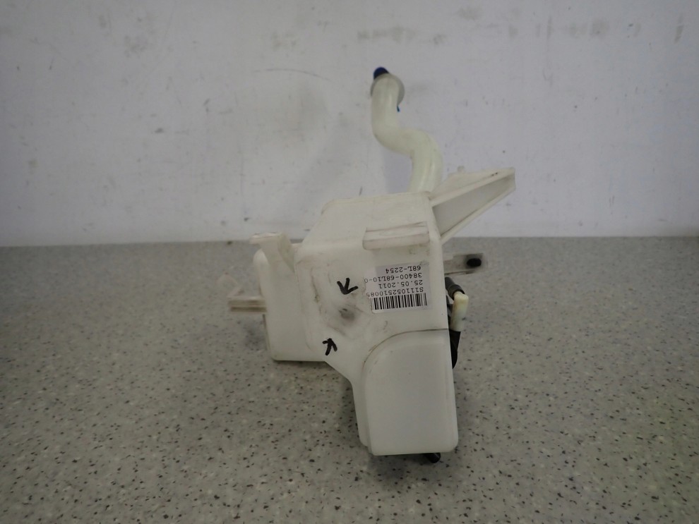 SUZUKI SWIFT MK7 10- ZBIORNICZEK PŁYNU DO SPRYSKIWACZY 6/8