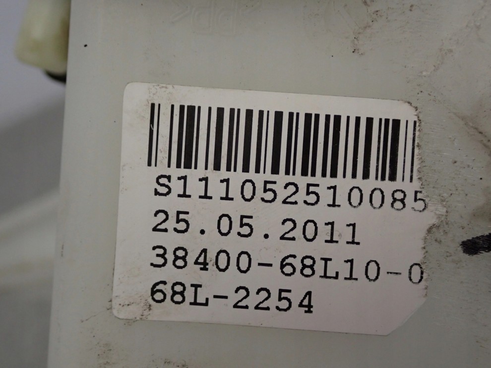 SUZUKI SWIFT MK7 10- ZBIORNICZEK PŁYNU DO SPRYSKIWACZY 8/8