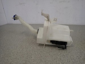 SUZUKI SWIFT MK7 10- ZBIORNICZEK PŁYNU DO SPRYSKIWACZY 2/8 MINIATURA