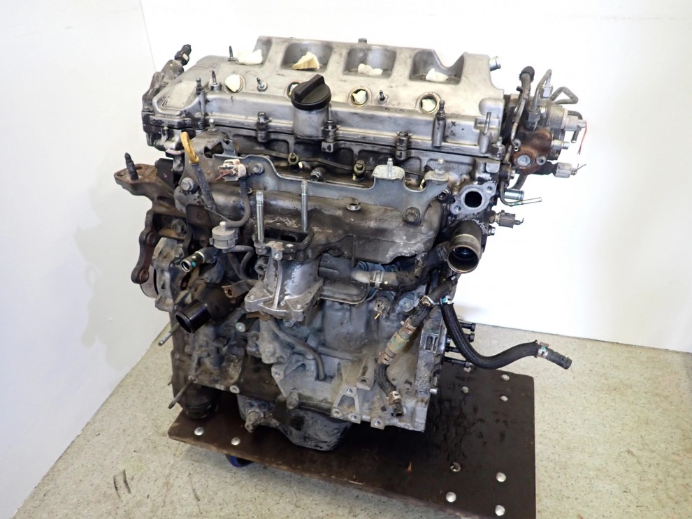 TOYOTA COROLLA VERSO 2.2 D4D 04-09 SILNIK MOTOR 14/15