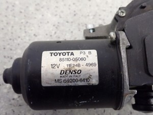 TOYOTA AVENSIS T25 03- SILNICZEK WYCIERACZEK PRZÓD EU 2/4 MINIATURA