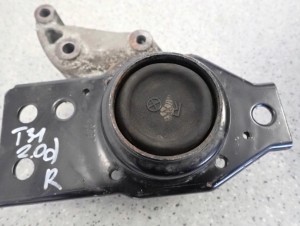 NISSAN XTRAIL T31 2.0 DCI 07-14 PODUSZKA SILNIKA PRZEDNIA PRAWA 2/5 MINIATURA