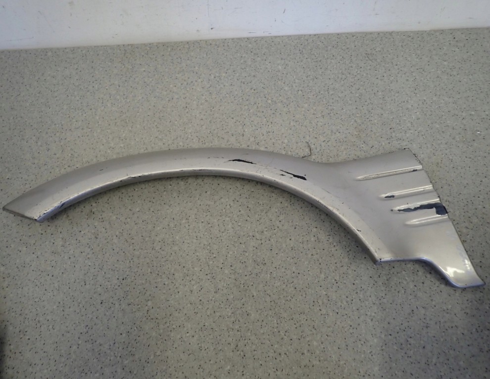 SSANGYONG MUSSO 95- LISTWA BŁOTNIKA PRZEDNIA LEWA 1/8