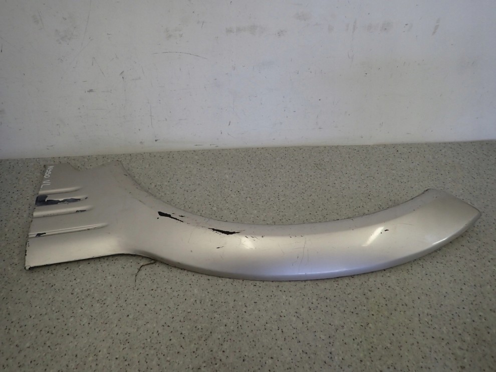 SSANGYONG MUSSO 95- LISTWA BŁOTNIKA PRZEDNIA LEWA 4/8