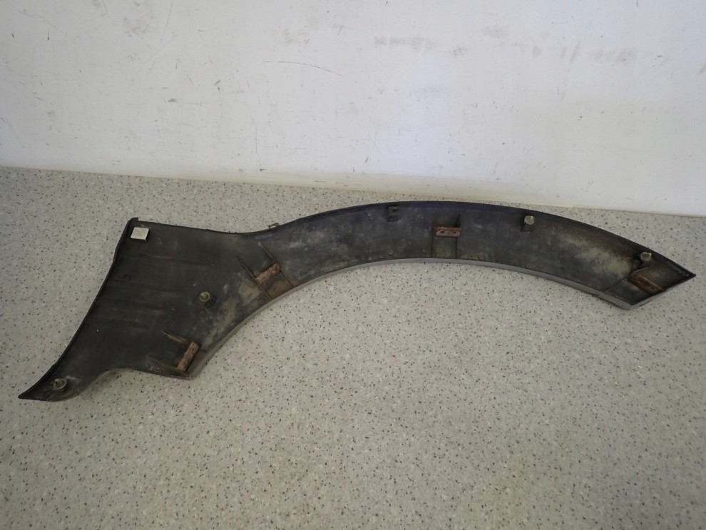 SSANGYONG MUSSO 95- LISTWA BŁOTNIKA PRZEDNIA LEWA 8/8