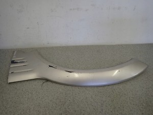 SSANGYONG MUSSO 95- LISTWA BŁOTNIKA PRZEDNIA LEWA 4/8 MINIATURA