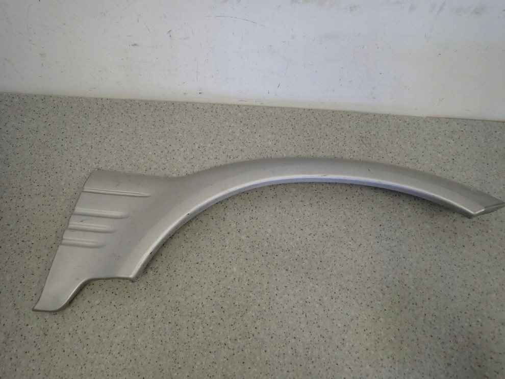 SSANGYONG MUSSO 95- LISTWA BŁOTNIKA PRZEDNIA PRAWA 1/7