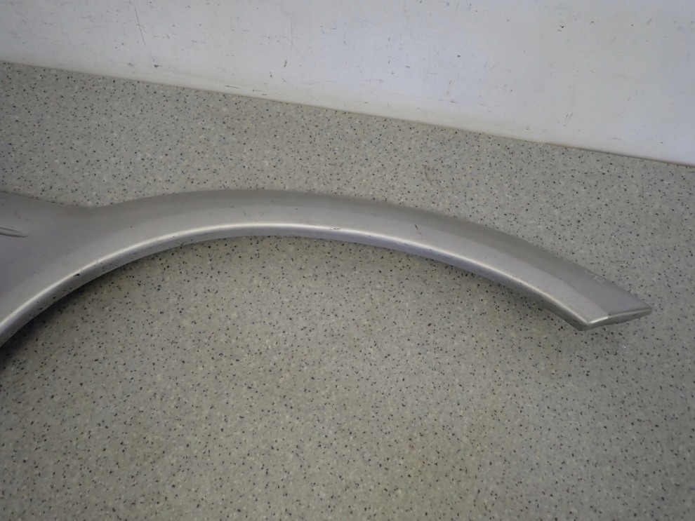 SSANGYONG MUSSO 95- LISTWA BŁOTNIKA PRZEDNIA PRAWA 3/7