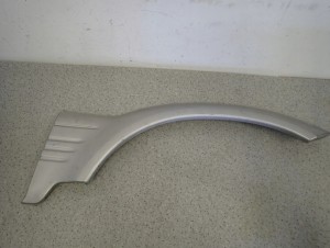 SSANGYONG MUSSO 95- LISTWA BŁOTNIKA PRZEDNIA PRAWA