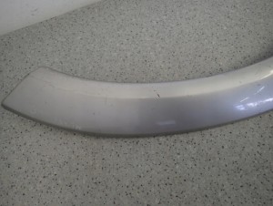 SSANGYONG MUSSO 95- LISTWA BŁOTNIKA PRZEDNIA PRAWA 5/7 MINIATURA