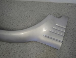 SSANGYONG MUSSO 95- LISTWA BŁOTNIKA PRZEDNIA PRAWA 6/7 MINIATURA