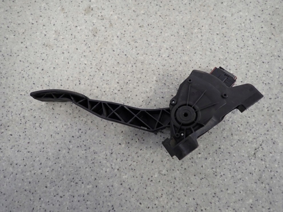 MITSUBISHI COLT BENZ 04- POTENCJOMETR GAZU PEDAŁ 3/4