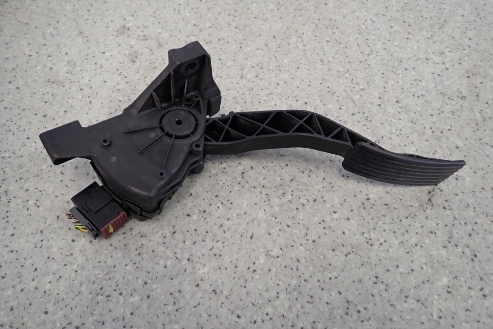 MITSUBISHI COLT BENZ 04- POTENCJOMETR GAZU PEDAŁ 4/4