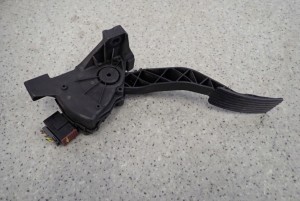 MITSUBISHI COLT BENZ 04- POTENCJOMETR GAZU PEDAŁ 4/4 MINIATURA