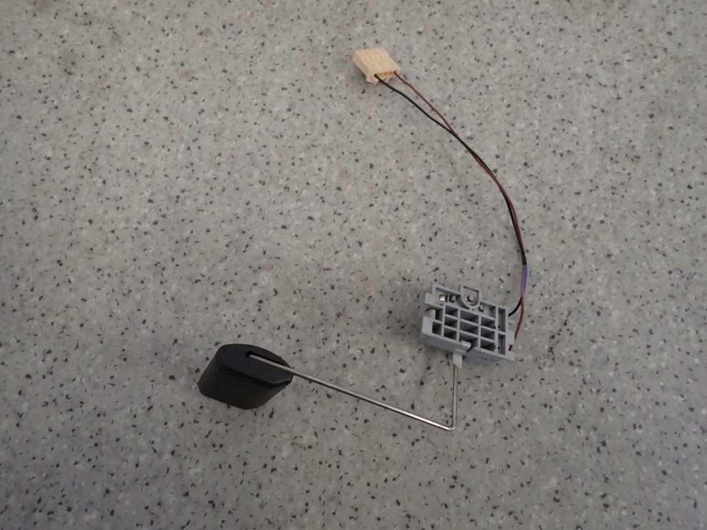 HYUNDAI IX20 1.4i 09- PŁYWAK CZUJNIK POZIOMU PALIWA 2/3