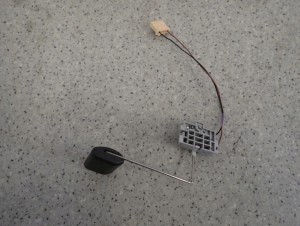 HYUNDAI IX20 1.4i 09- PŁYWAK CZUJNIK POZIOMU PALIWA 2/3 MINIATURA