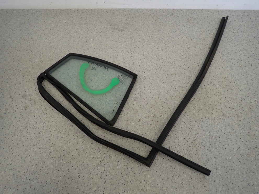 KIA PICANTO 04- SZYBA TYLNA LEWA USZCZELKA 1/3