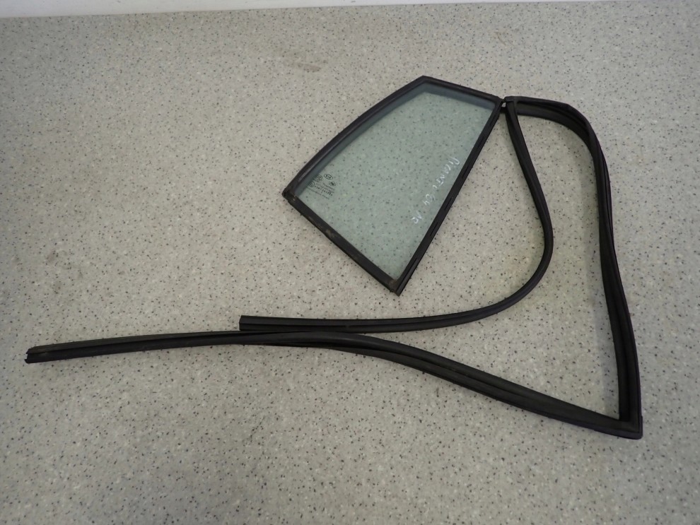 KIA PICANTO 04- SZYBA TYLNA PRAWA USZCZELKA 1/4