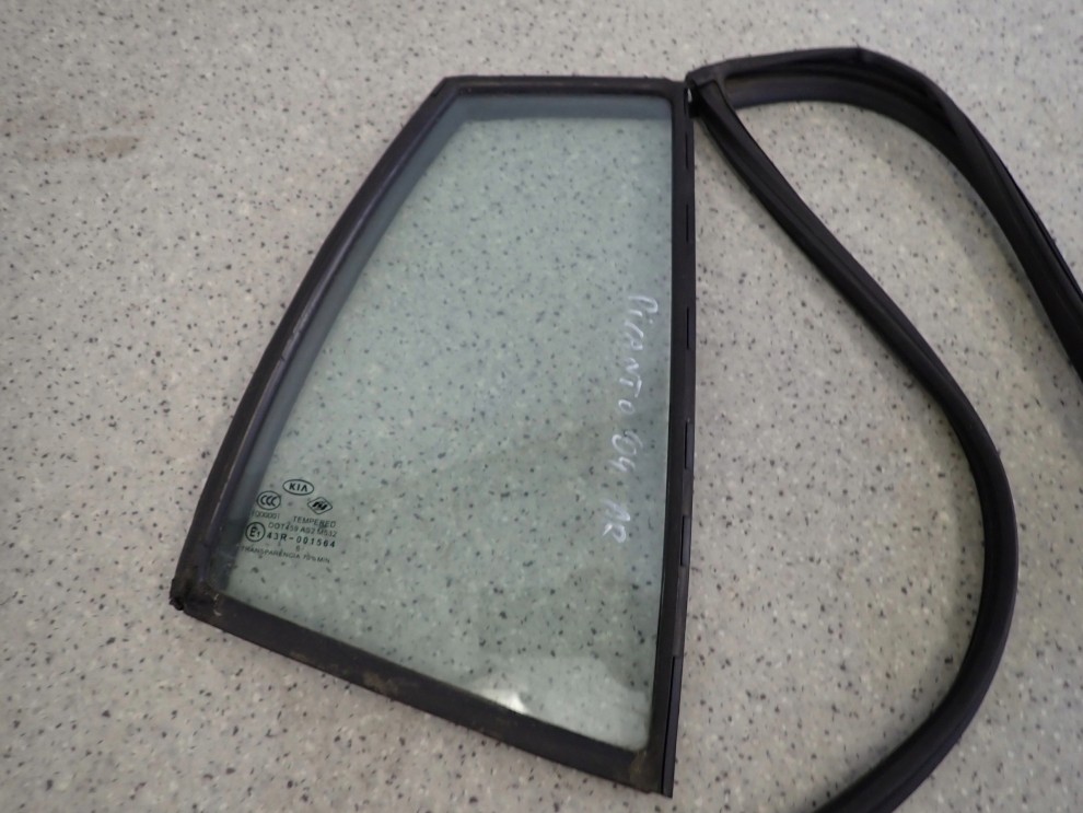 KIA PICANTO 04- SZYBA TYLNA PRAWA USZCZELKA 2/4