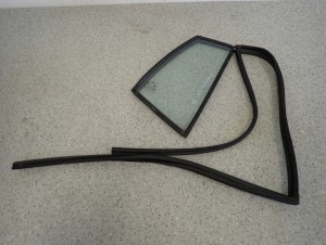 KIA PICANTO 04- SZYBA TYLNA PRAWA USZCZELKA