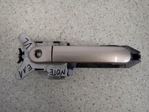 NISSAN NOTE E11 06-12 KLAMKA DRZWI PRZEDNIA LEWA