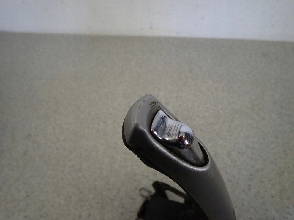 TOYOTA AURIS 06- DŹWIGNIA HAMULCA RĘCZNEGO 4/5