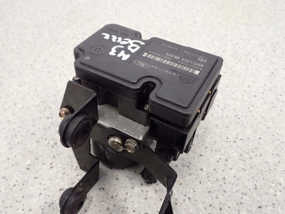 MAZDA 3 MAZDA3 BK 1.4 BENZYNA 03-08 POMPA ABS 3/8