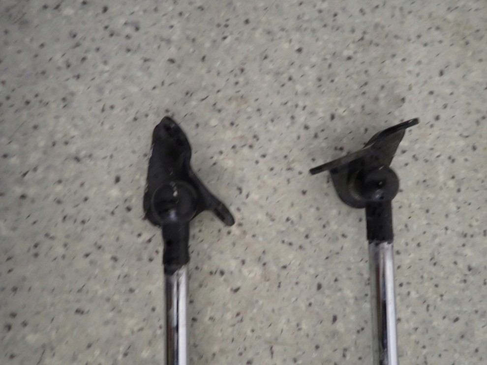 HONDA JAZZ II 02-07 SIŁOWNIKI KLAPY BAGAŻNIKA 2/4