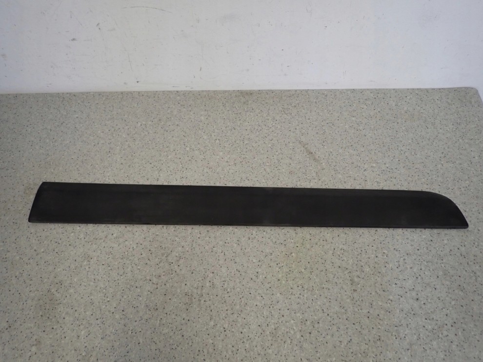 SUZUKI SX4 06-13 LISTWA DRZWI PRZEDNIA PRAWA 1/5