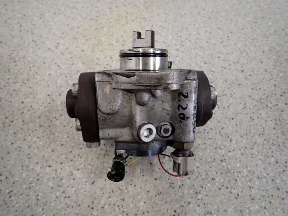 TOYOTA AVENSIS T25 COROLLA VERSO 2,0 D 126 KM POMPA WTRYSKOWA 1/7