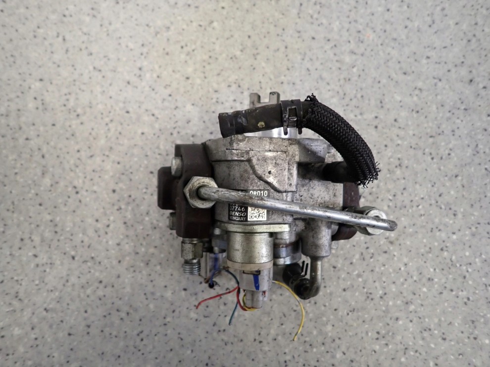 TOYOTA AVENSIS T25 COROLLA VERSO 2,0 D 126 KM POMPA WTRYSKOWA 2/7