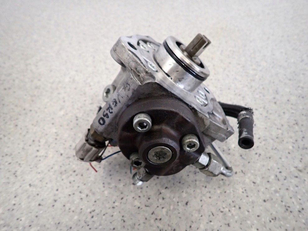 TOYOTA AVENSIS T25 COROLLA VERSO 2,0 D 126 KM POMPA WTRYSKOWA 6/7