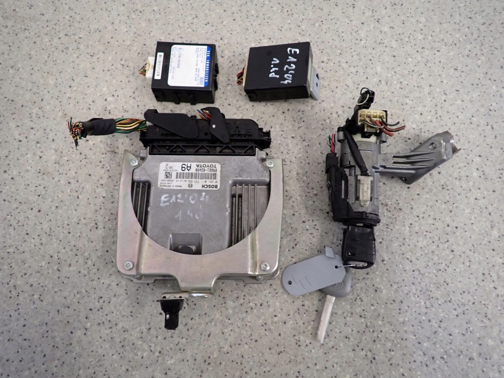 TOYOTA COROLLA 1.4 D4D 04-07 ZESTAW STARTOWY KOMPUTER STACYJKA 1/8