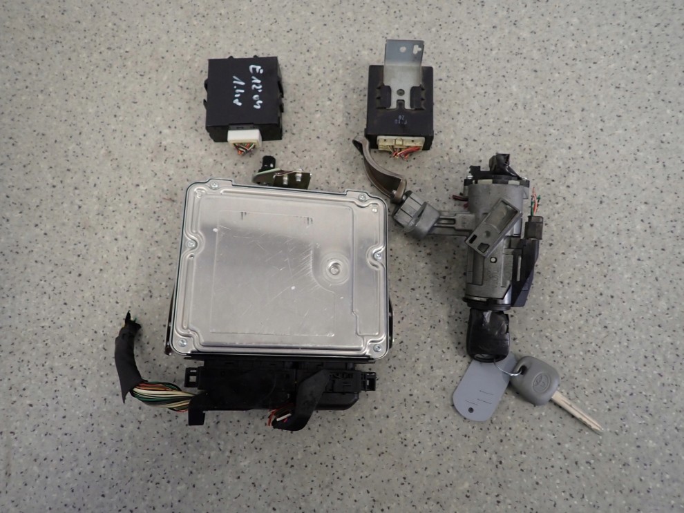 TOYOTA COROLLA 1.4 D4D 04-07 ZESTAW STARTOWY KOMPUTER STACYJKA 6/8