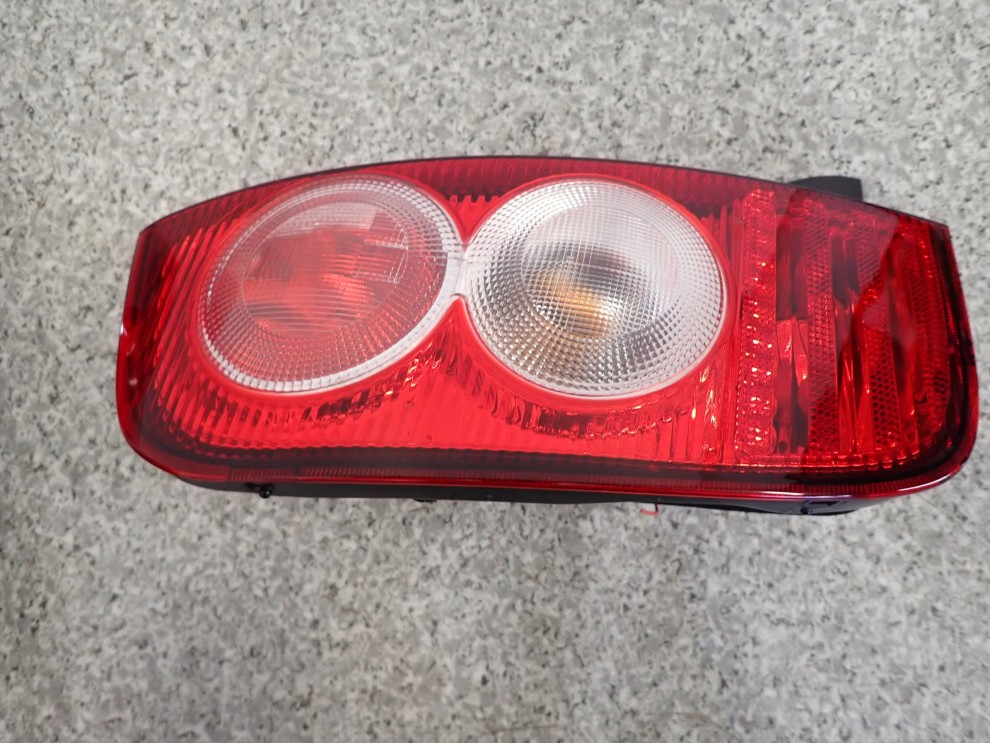 NISSAN MICRA K12 LIFT 06-10 LAMPA TYLNA LEWA TYŁ 3/6