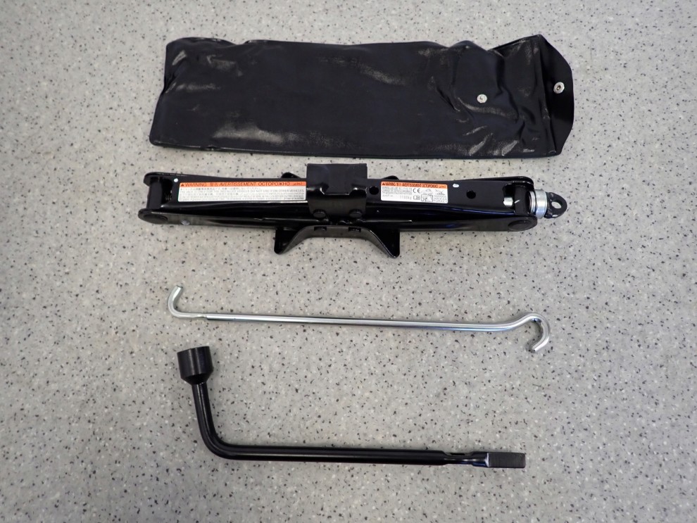 TOYOTA LEWAREK PODNOŚNIK SAMOCHODOWY KLUCZ DO KÓŁ NOWY ORYGINAŁ 1/5