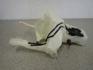 MITSUBISHI CARISMA 99- ZBIORNICZEK PŁYNU DO SPRYSKIWACZY 3/6 MINIATURA