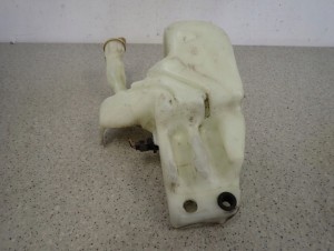 MITSUBISHI CARISMA 96- ZBIORNICZEK PŁYNU DO SPRYSKIWACZY 2/4 MINIATURA