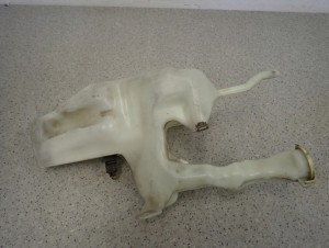 MITSUBISHI CARISMA 96- ZBIORNICZEK PŁYNU DO SPRYSKIWACZY 4/4 MINIATURA