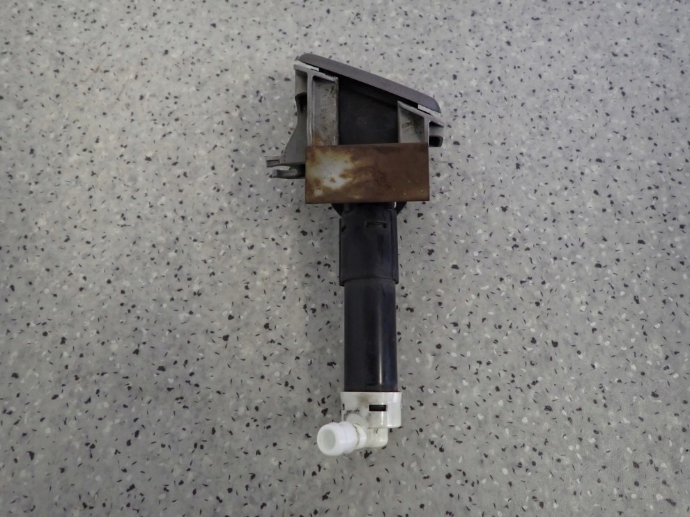 MITSUBISHI ASX 10-16 SPRYSKIWACZ REFLEKTORA PRZEDNI LEWY C06A 7/8