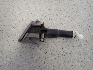 MITSUBISHI ASX 10-16 SPRYSKIWACZ REFLEKTORA PRZEDNI LEWY C06A 5/8 MINIATURA