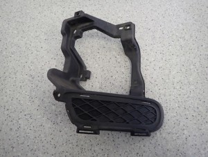 MITSUBISHI ASX 10-13 KRATKA ZDERZAKA UCHWYT HALOGENU LEWY