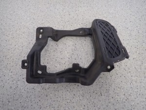 MITSUBISHI ASX 10-13 KRATKA ZDERZAKA UCHWYT HALOGENU LEWY 3/5 MINIATURA