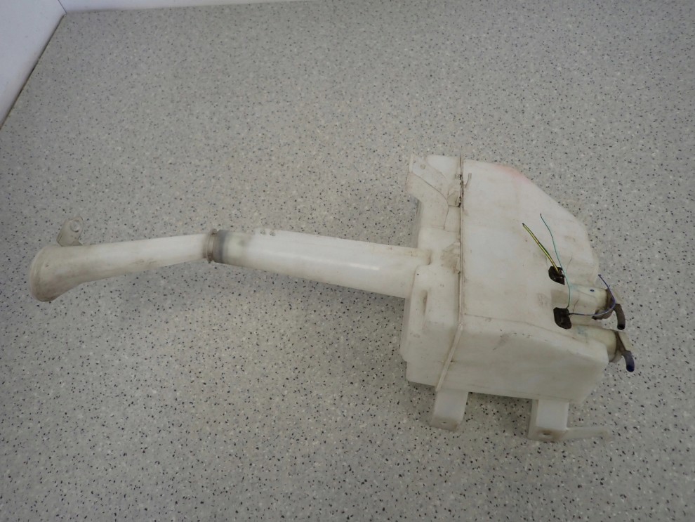 NISSAN XTRAIL T30 01- ZBIORNICZEK PŁYNU DO SPRYSKIWACZY 4/5